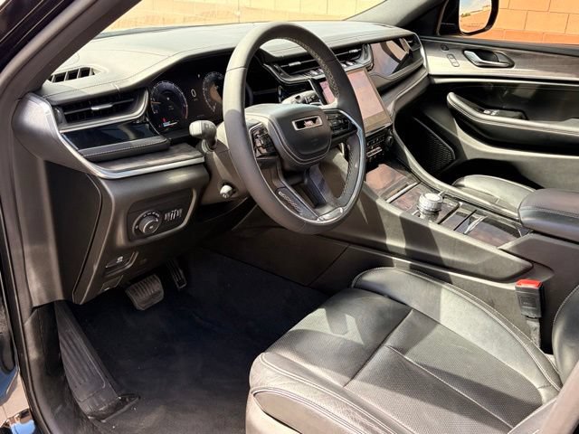 Used 2023 Jeep Grand Cherokee Overland w/ Luxury Tech Group IV AWD/4WD image 11