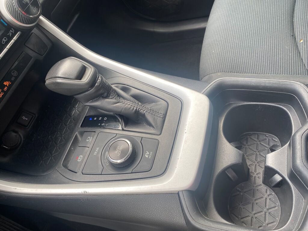 Used 2020 Toyota RAV4 LE w/ Carpet Mat Package image 13