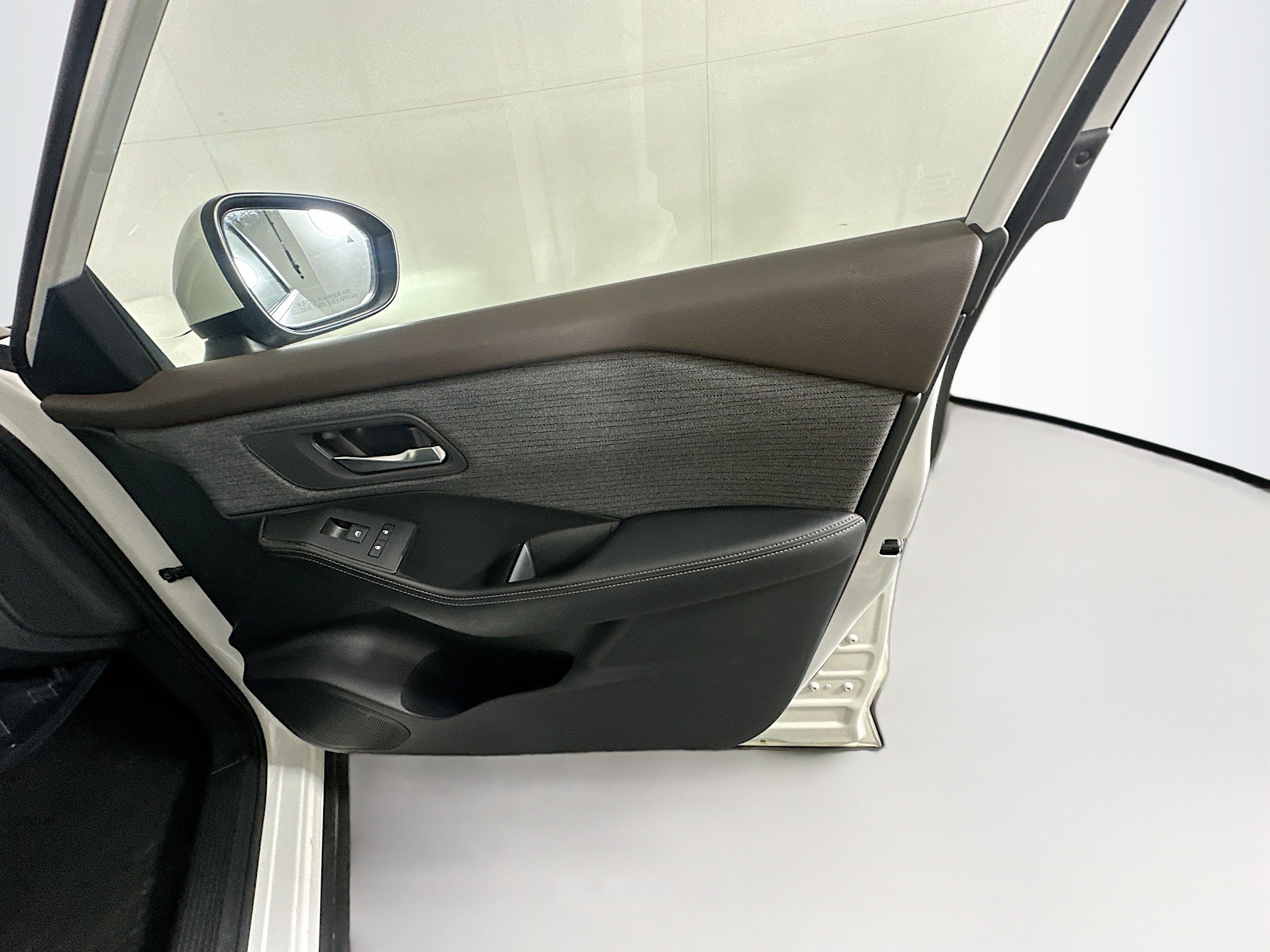 Used 2023 Nissan Rogue SV FWD image 30