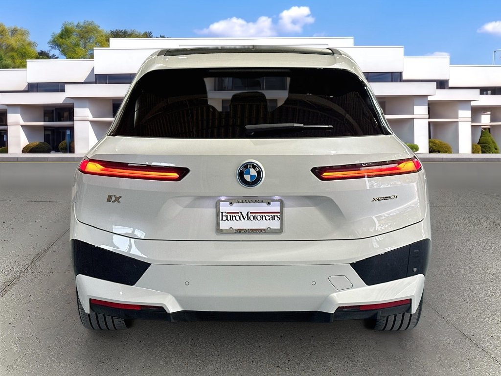 Certified 2024 BMW iX xDrive50 w/ Premium Package AWD/4WD image 6