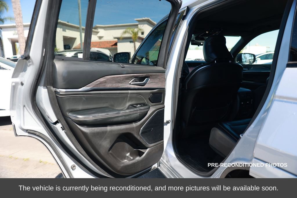Used 2023 Jeep Grand Cherokee Overland w/ Advanced Protech Group III image 34