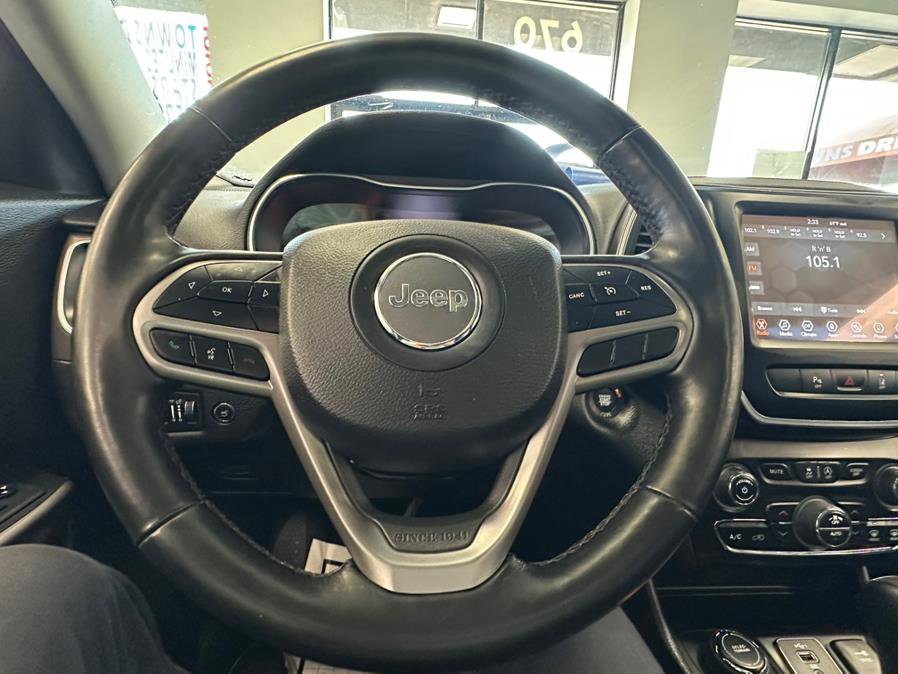 Used 2021 Jeep Cherokee Latitude Lux w/ Sun & Sound Group AWD/4WD image 44