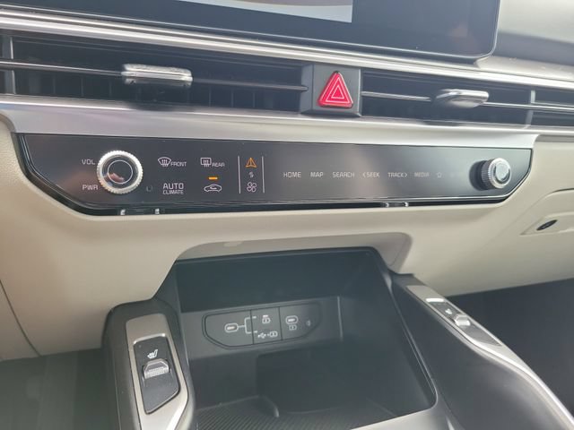 Certified 2025 Kia Sorento S FWD image 24