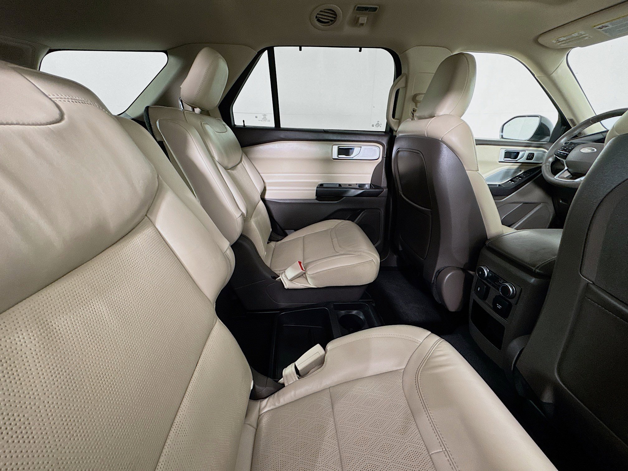 Used 2020 Ford Explorer Platinum w/ Premium Technology Package image 26
