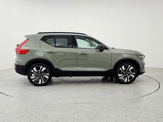 Certified 2025 Volvo XC40 B5 Plus w/ Protection Package Premier AWD/4WD image 4