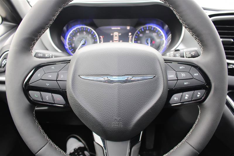 Used 2024 Chrysler Pacifica Touring image 17