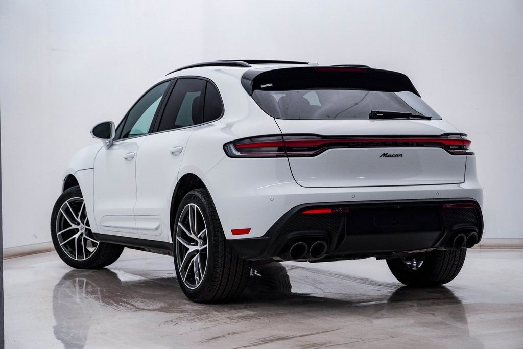 Certified 2025 Porsche Macan image 3