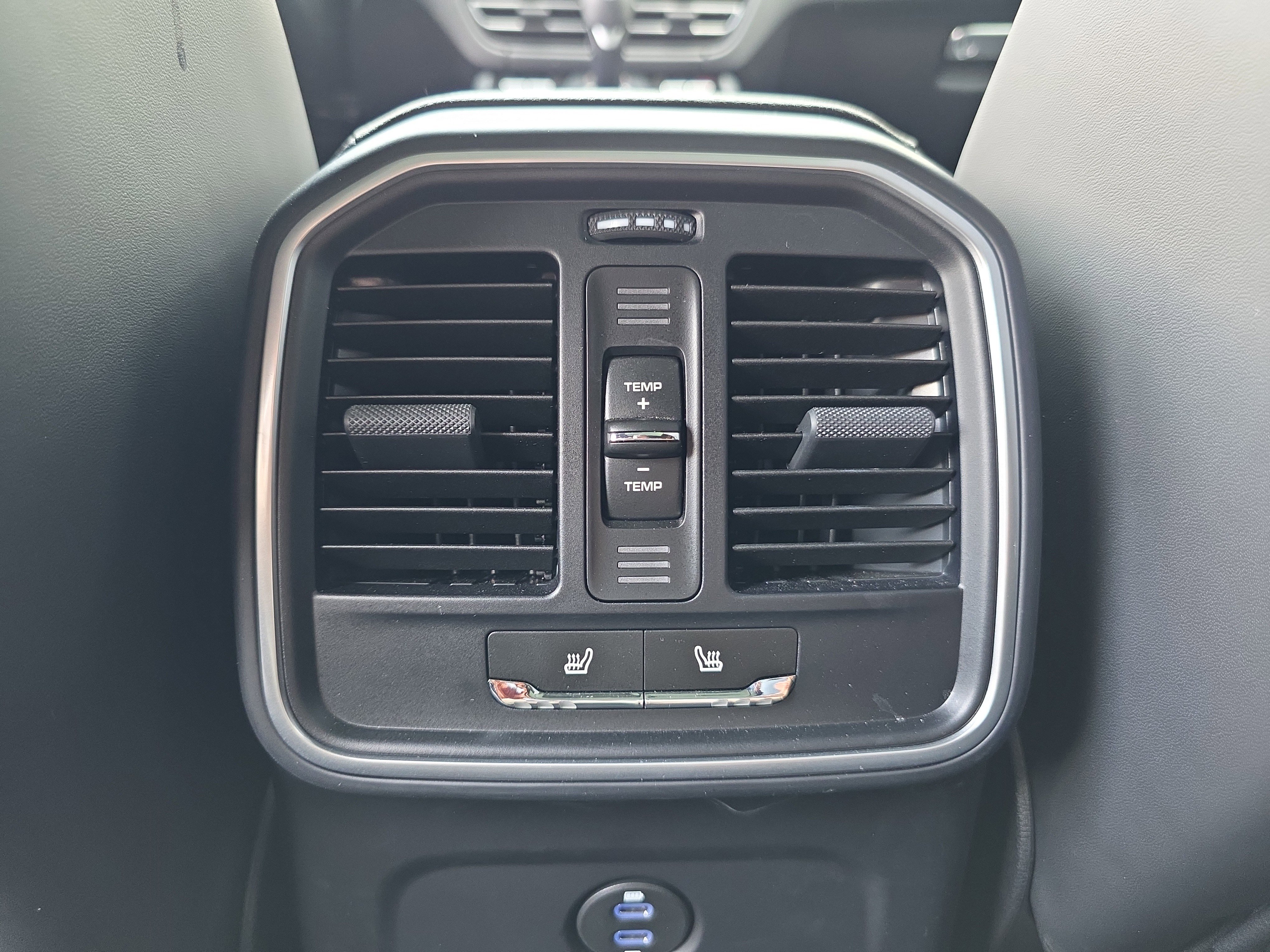 Used 2026 Porsche Macan AWD/4WD image 16