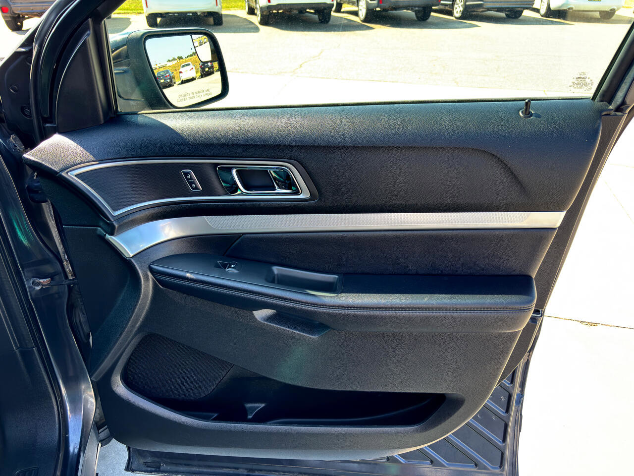 Used 2017 Ford Explorer XLT image 26