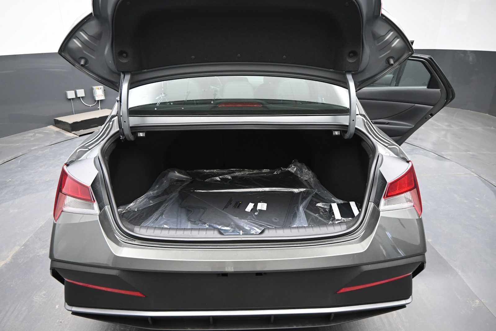 New 2026 Hyundai Elantra SEL Sport FWD image 15