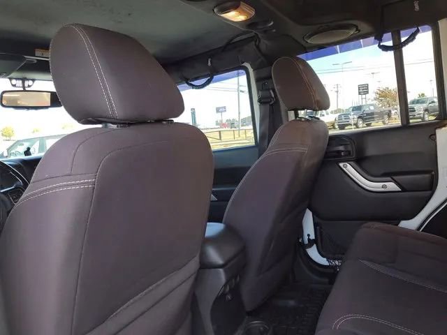 Used 2014 Jeep Wrangler Unlimited Sahara w/ Connectivity Group image 16