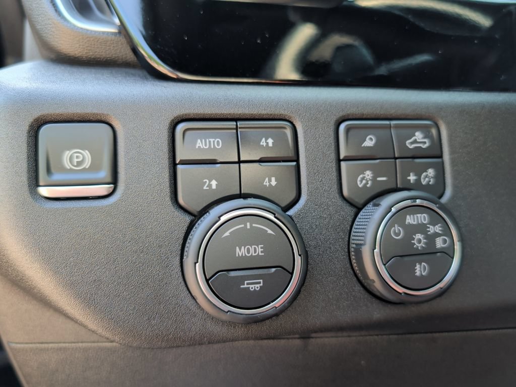 Used 2026 Chevrolet Silverado 1500 High Country w/ High Country Premium Package AWD/4WD image 24