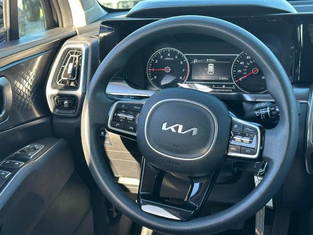 Used 2023 Kia Sorento LX image 12