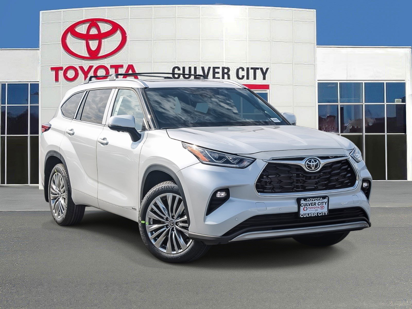 New 2026 Toyota Highlander Platinum image 1