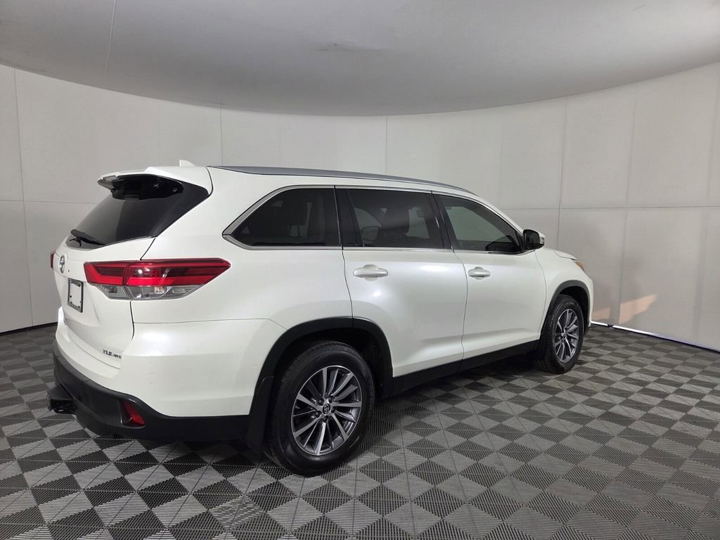 Used 2019 Toyota Highlander SE image 5
