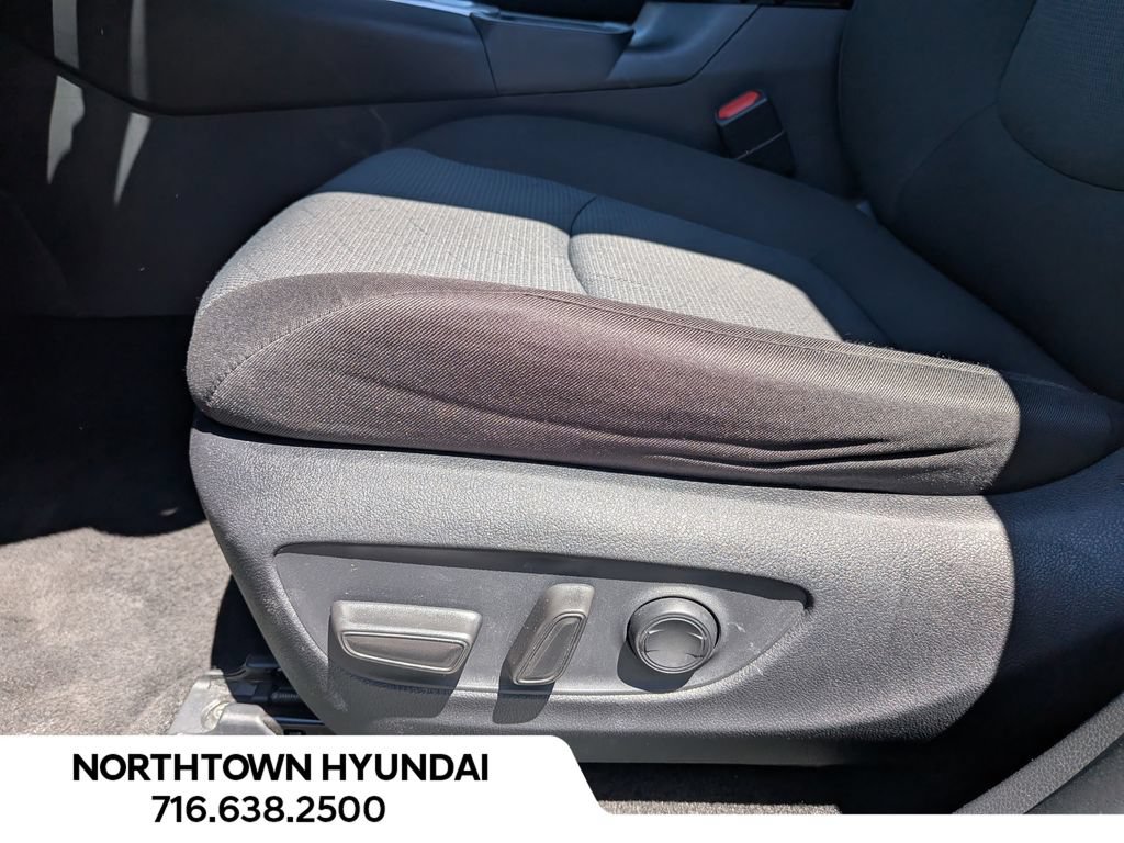 Used 2025 Toyota RAV4 XLE AWD/4WD image 11