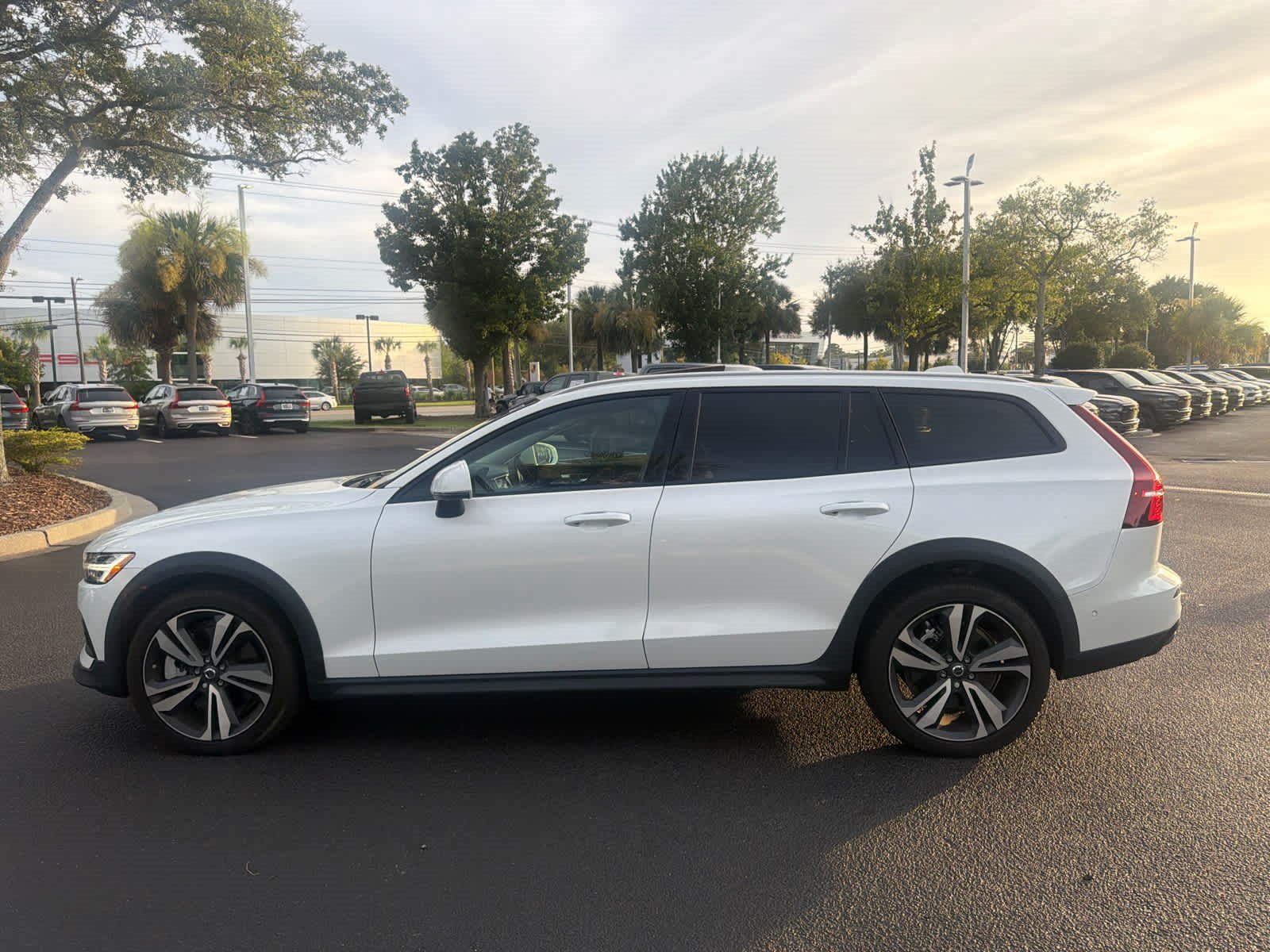 Used 2024 Volvo V60 B5 Cross Country Plus w/ Protection Package Premier AWD/4WD image 14