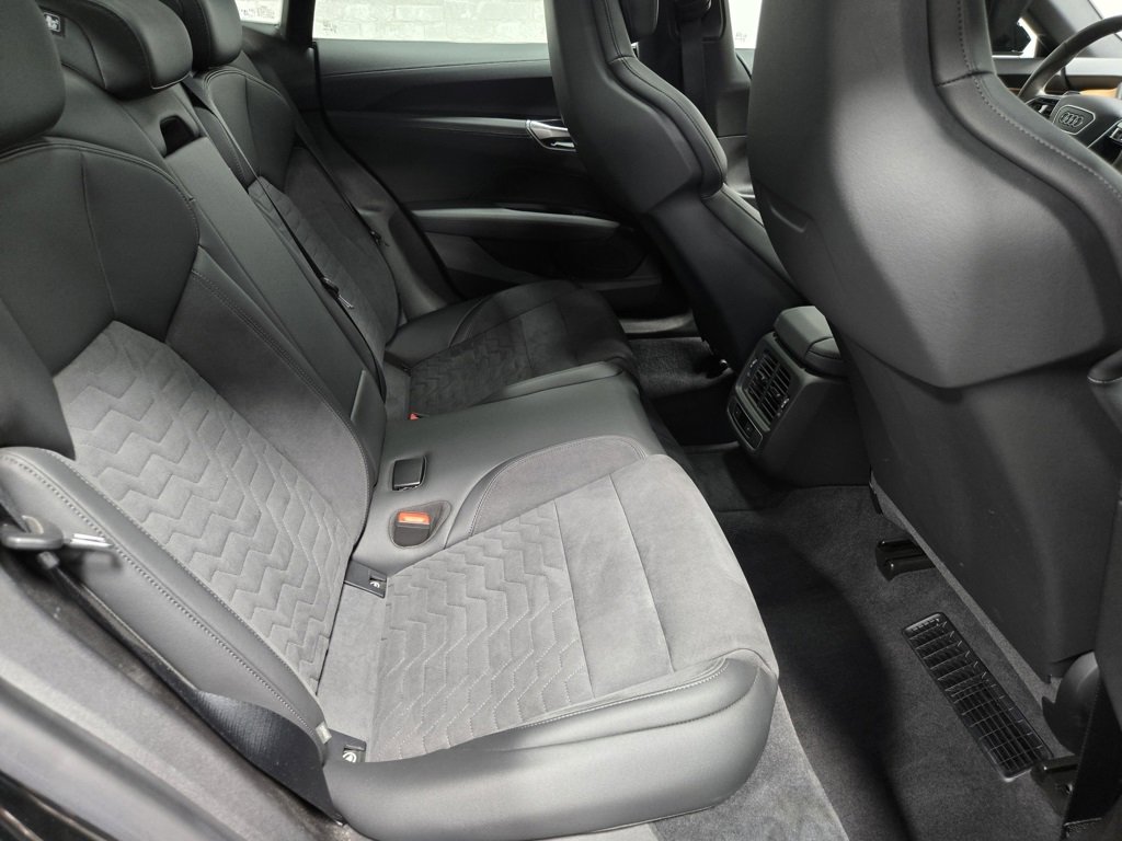 Used 2022 Audi e-tron GT Premium Plus image 47