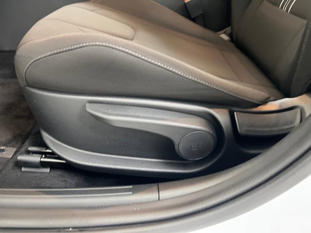 Used 2025 Hyundai Elantra Blue FWD image 51