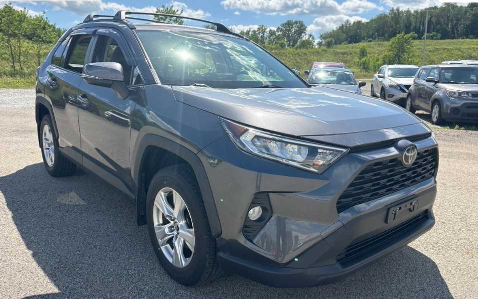 Used 2020 Toyota RAV4 XLE w/ Convenience Package AWD/4WD image 3