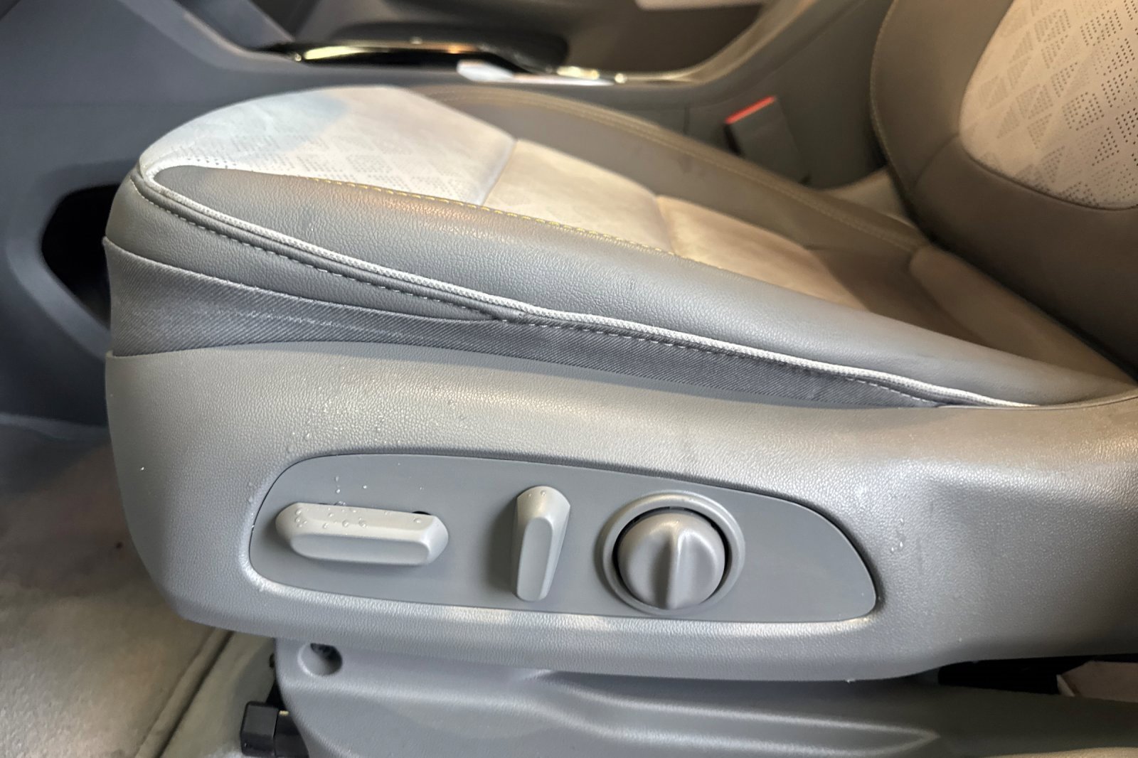 Used 2022 Chevrolet Bolt EUV Premier w/ Sun & Sound Package image 12