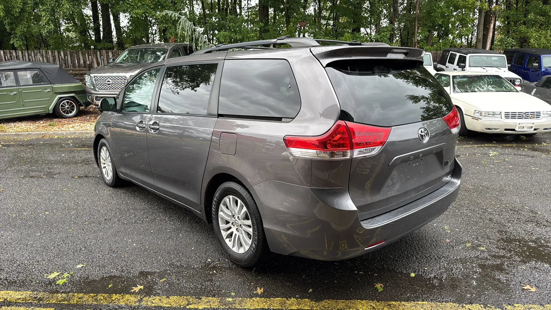Used 2013 Toyota Sienna XLE FWD image 7