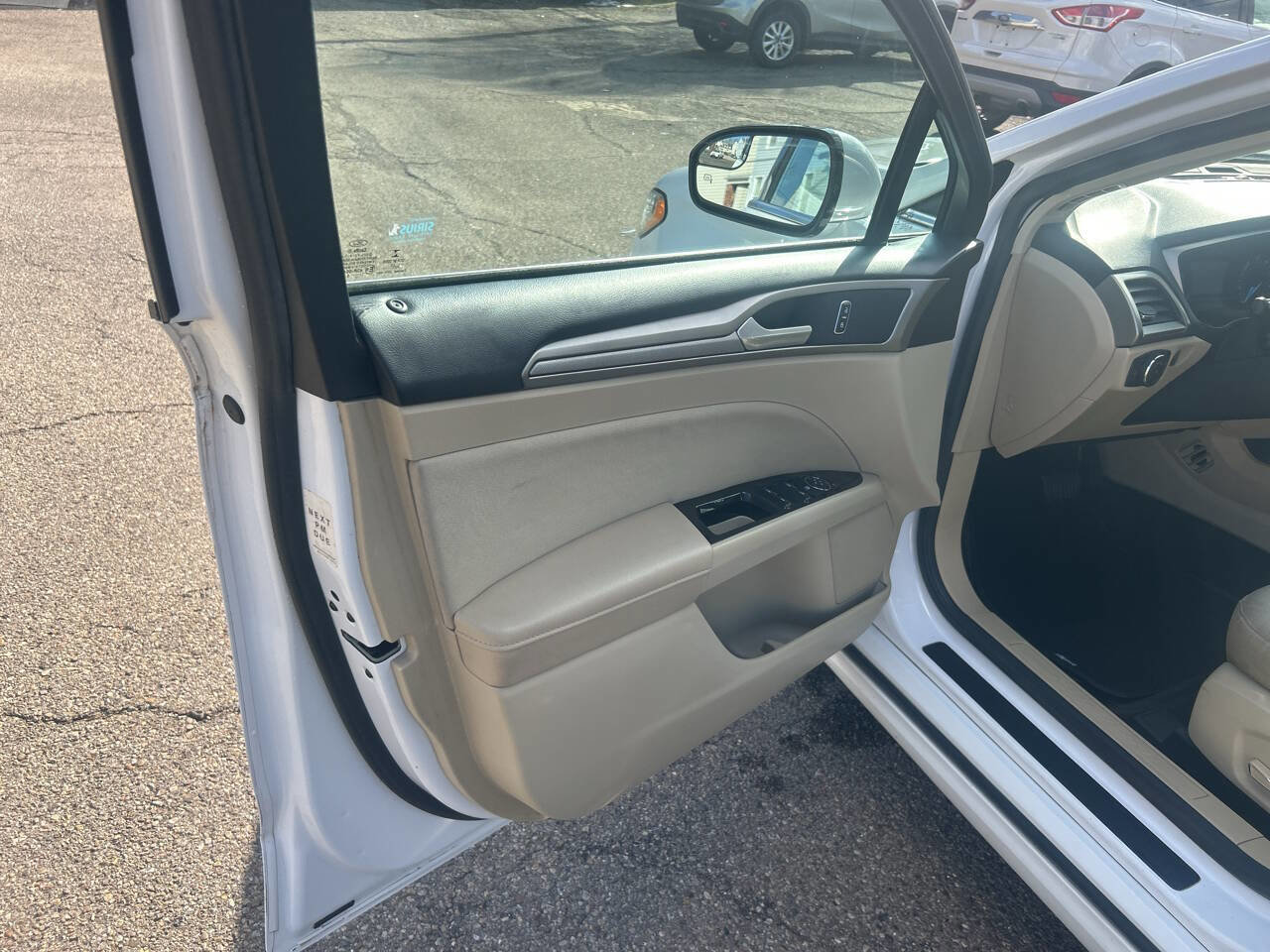 Used 2015 Ford Fusion SE image 18