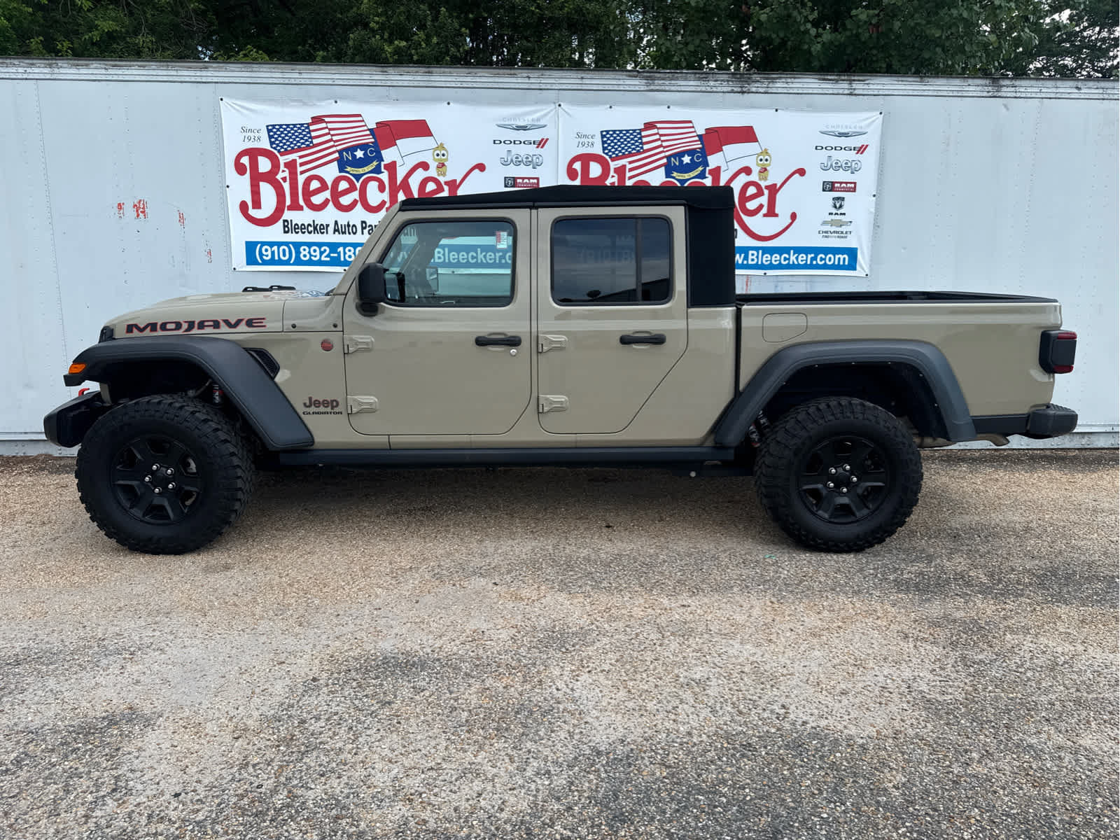 Used 2022 Jeep Gladiator Mojave w/ LED Lighting Group AWD/4WD image 7