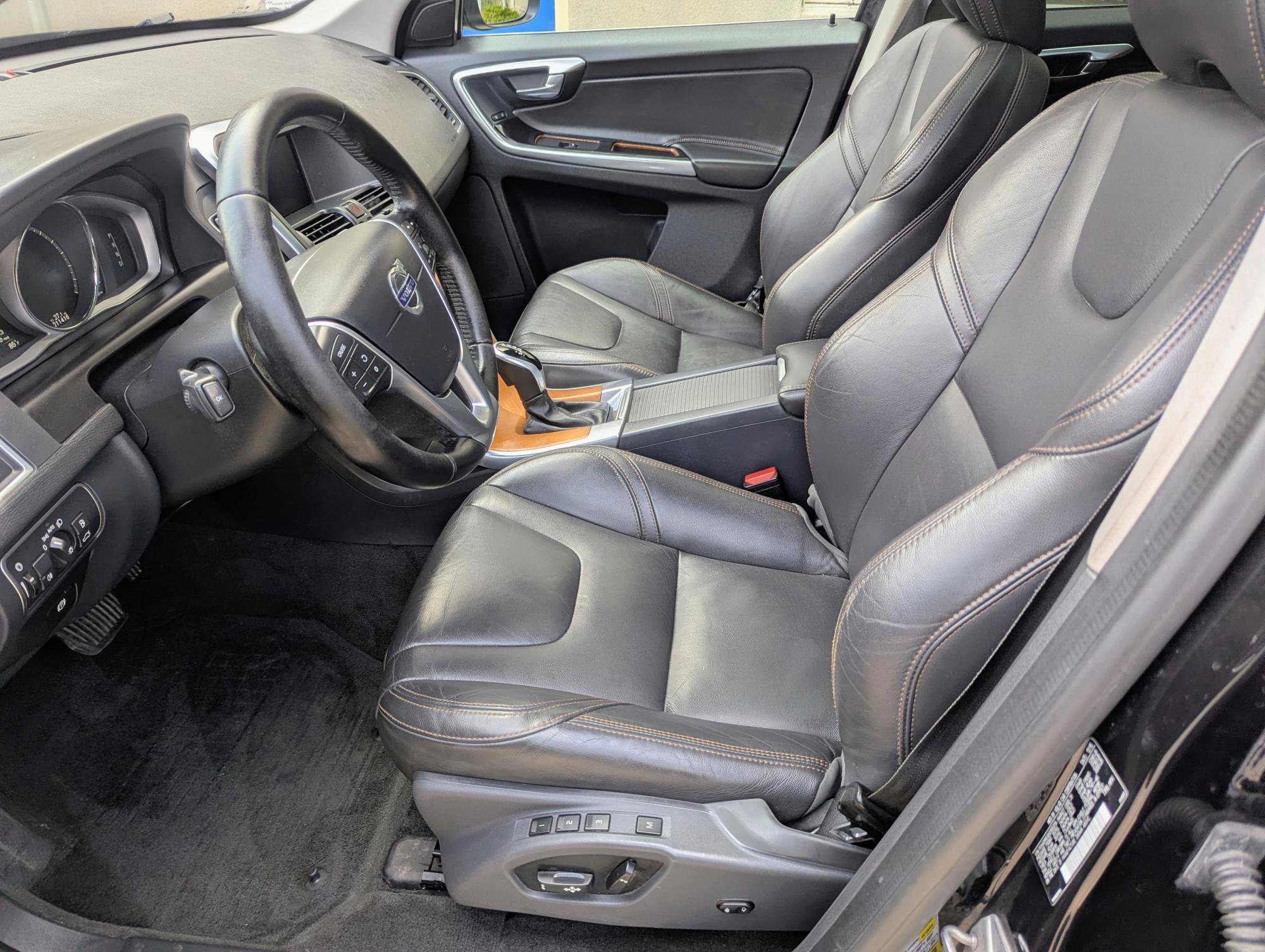 Used 2017 Volvo XC60 T5 Inscription w/ Preferred Option Package image 5