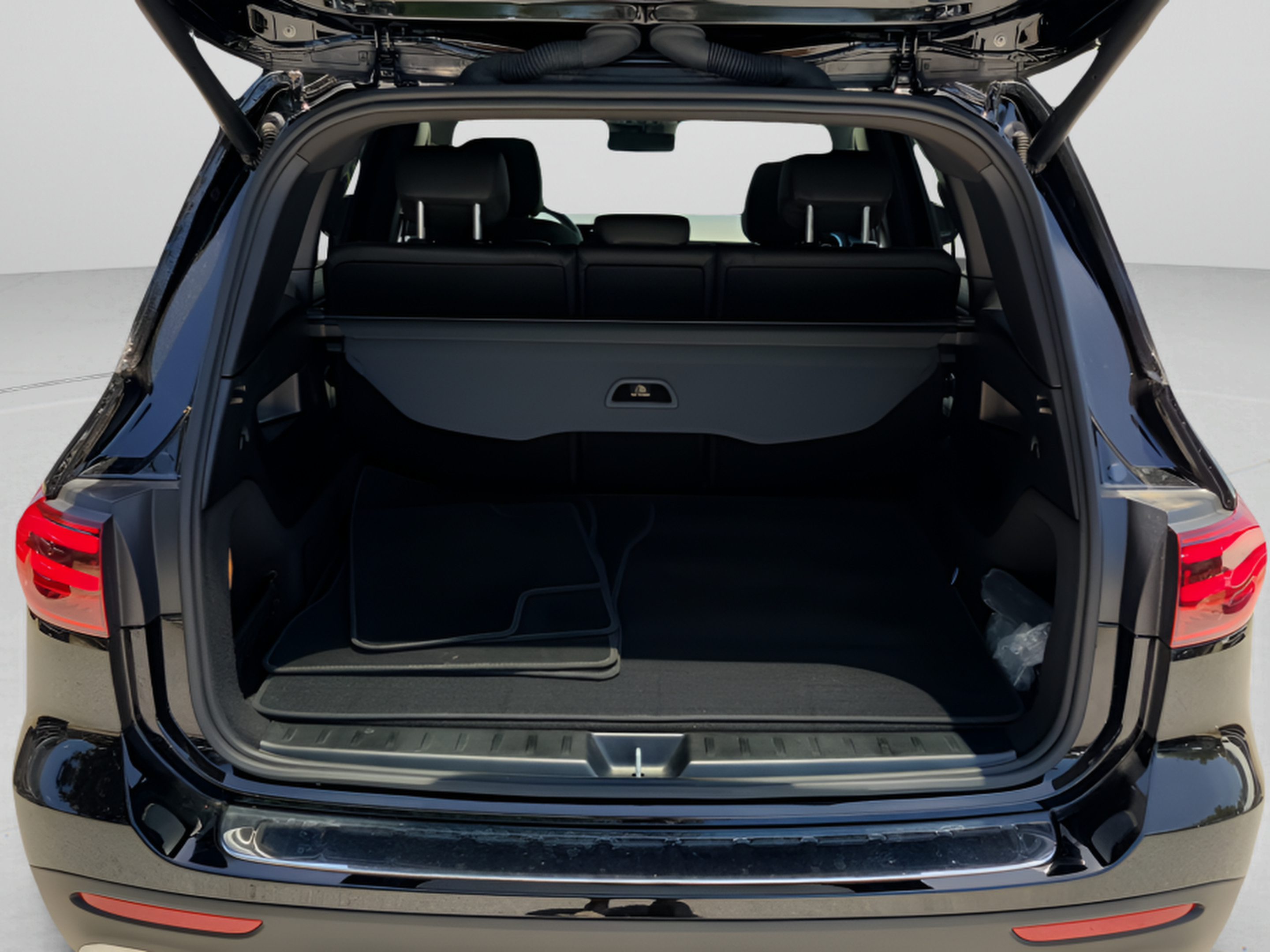 Used 2026 Mercedes-Benz GLB 250 image 5
