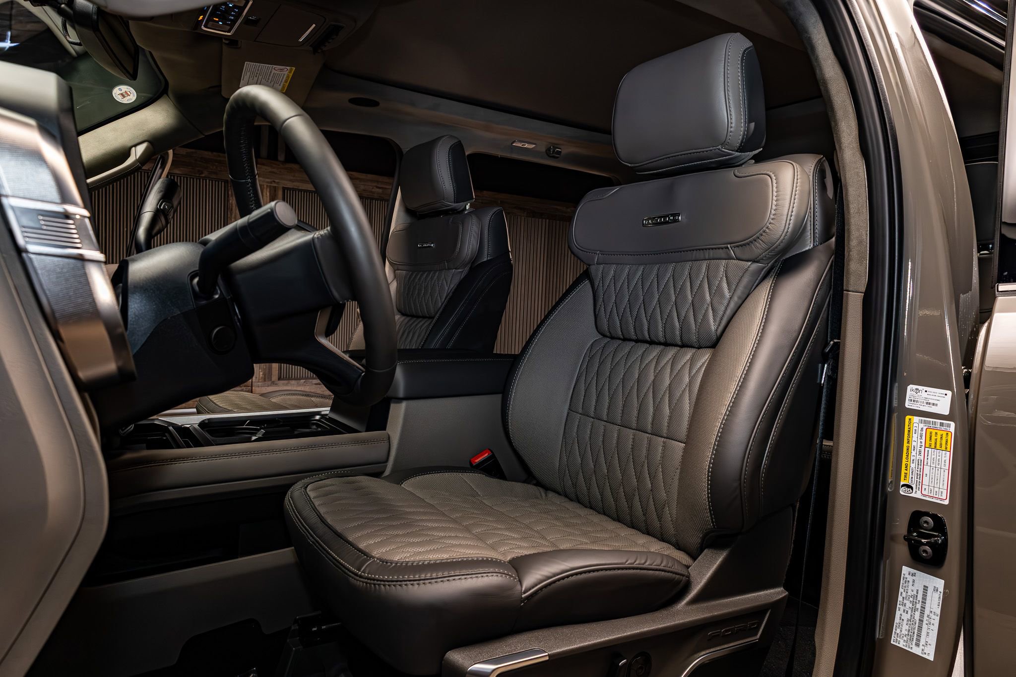 Used 2026 Ford F350 Platinum w/ Platinum Plus Package image 21