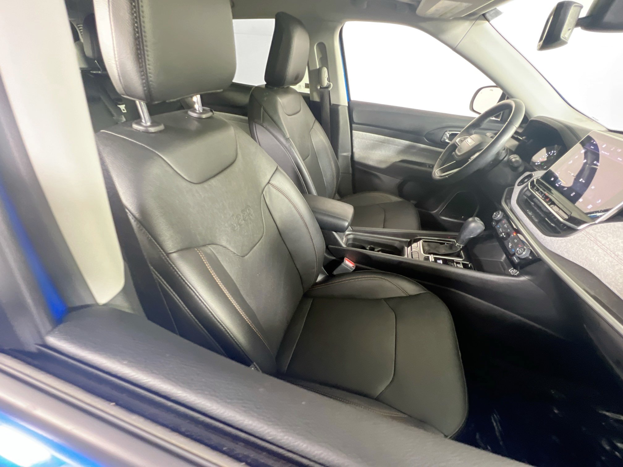 Used 2022 Jeep Compass Latitude w/ Sun and Sound Group AWD/4WD image 26