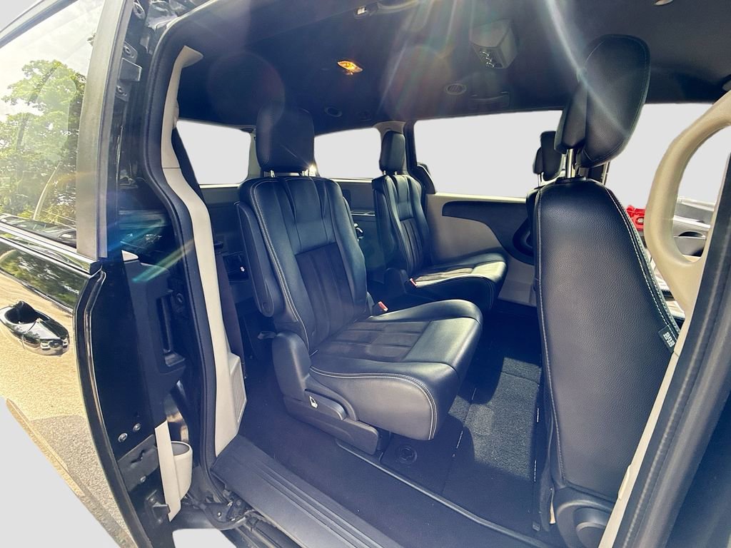 Used 2020 Dodge Grand Caravan SXT image 27