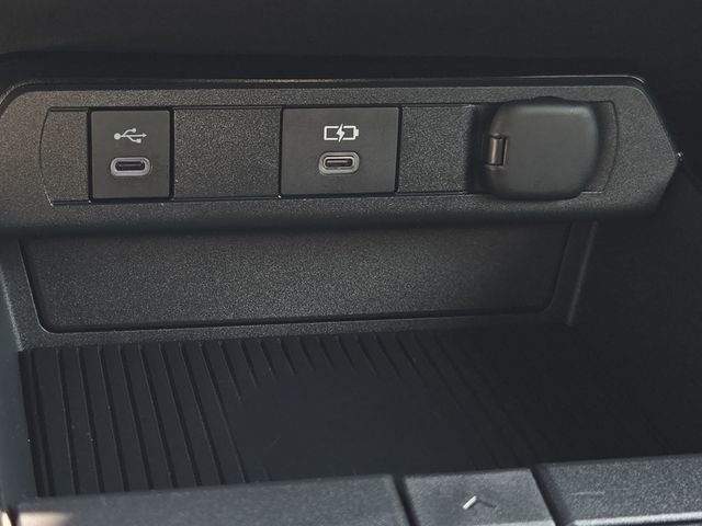 Used 2025 Toyota Prius XLE image 29