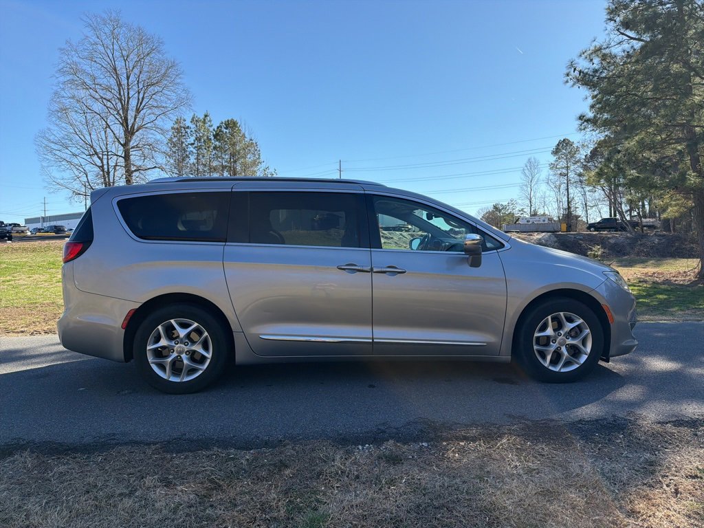 Used 2020 Chrysler Pacifica Limited image 4