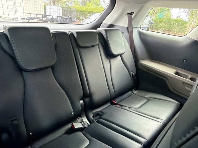 Used 2025 Kia Carnival FWD image 19