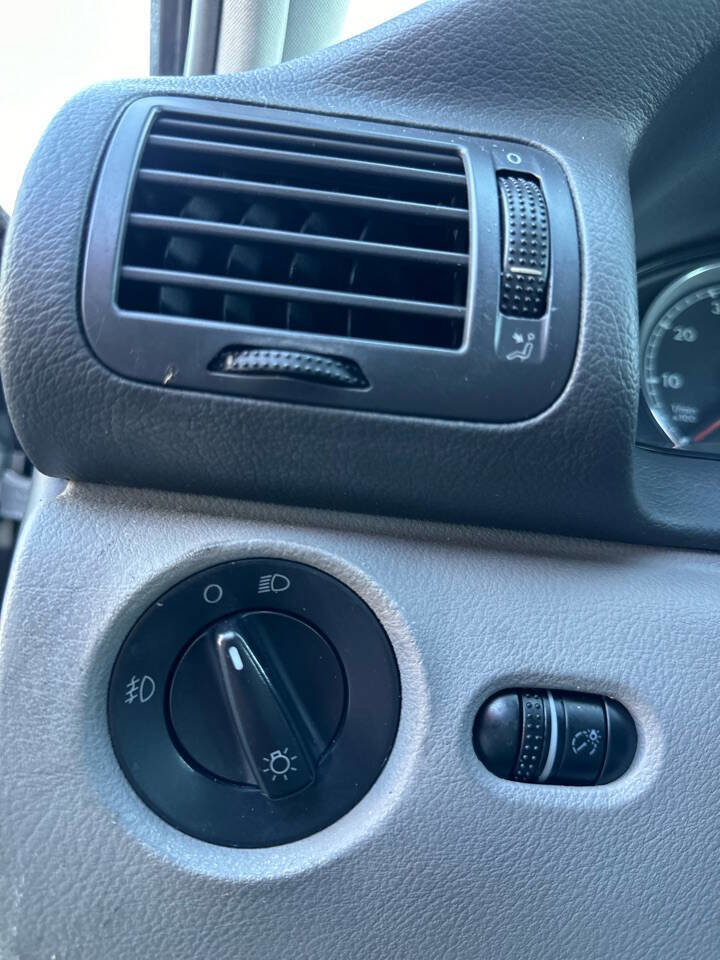 Used 2004 Volkswagen Passat GLX image 14