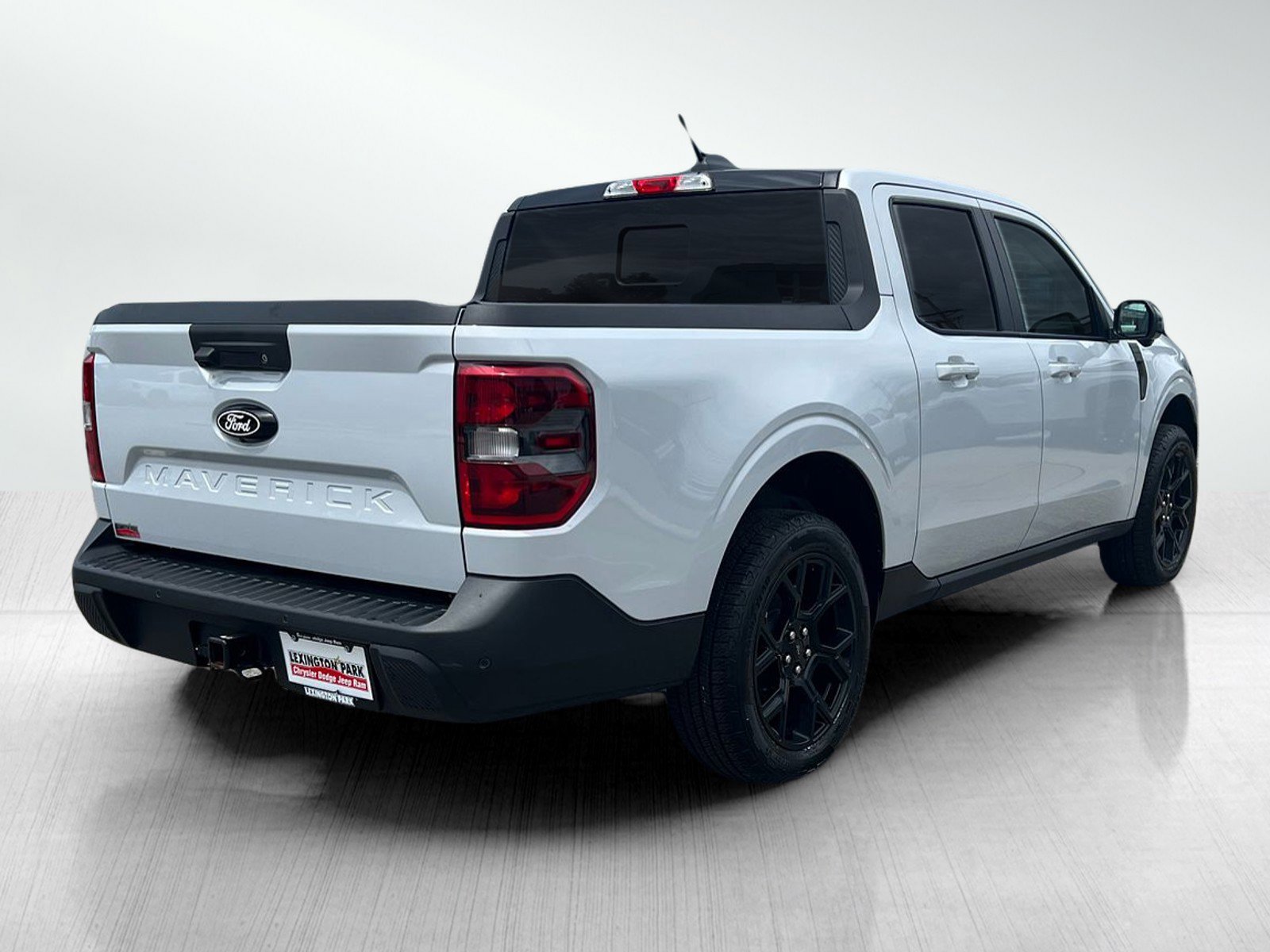 Used 2025 Ford Maverick Lariat w/ Black Appearance Package AWD/4WD image 8