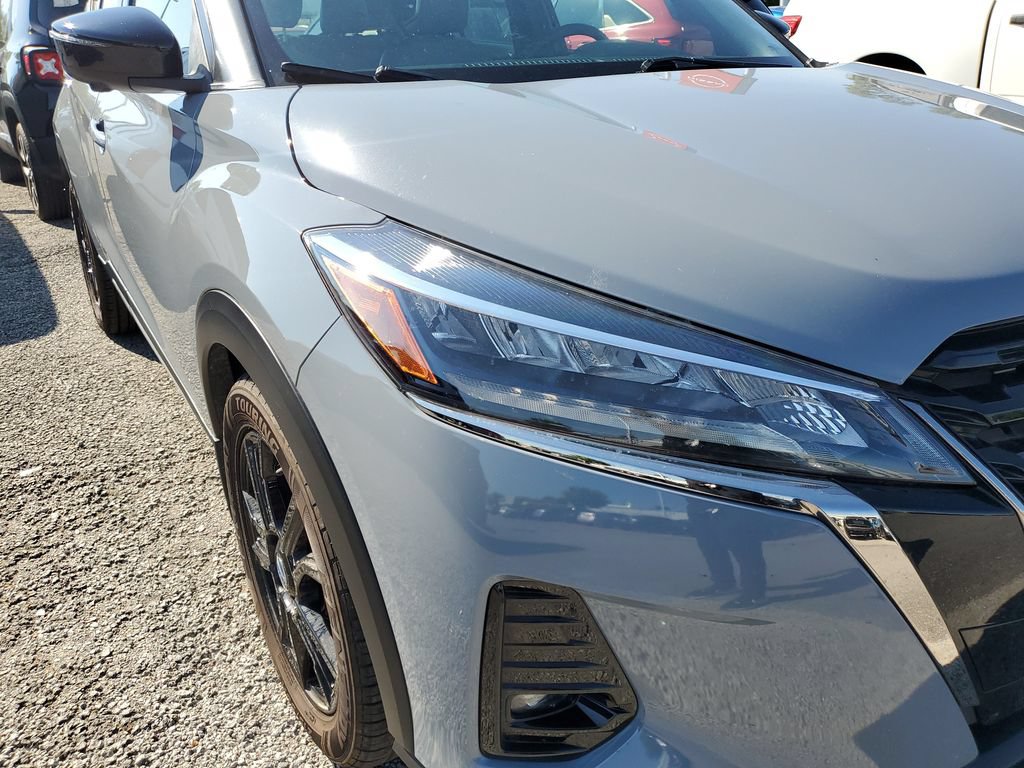 Used 2021 Nissan Kicks SR w/ SR Premium Package FWD image 14