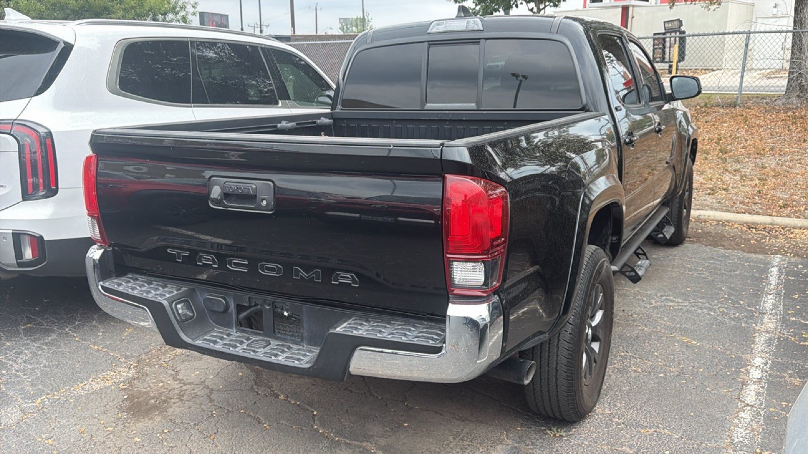 Used 2021 Toyota Tacoma SR5 w/ SR5 Appearance Package (SM) RWD image 7