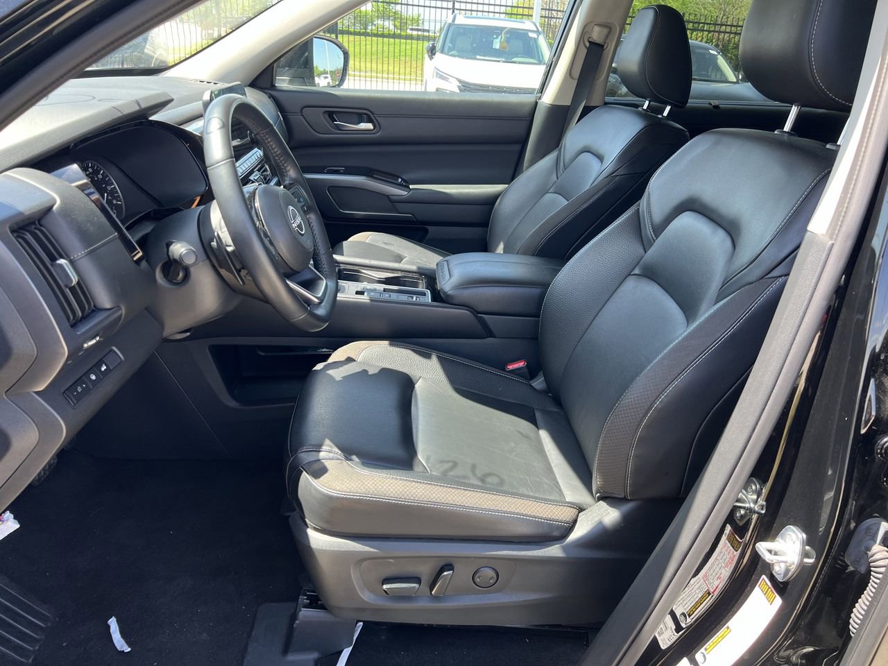 Certified 2024 Nissan Pathfinder SL image 12