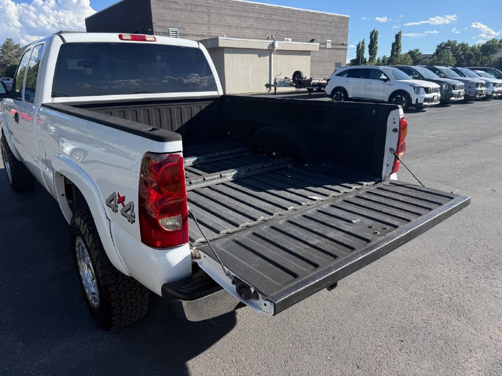 Used 2003 Chevrolet Silverado 2500 LS AWD/4WD image 13
