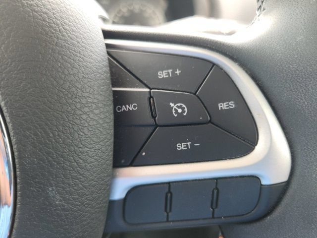 Used 2023 Jeep Renegade Altitude w/ Sun/Sound Group AWD/4WD image 39