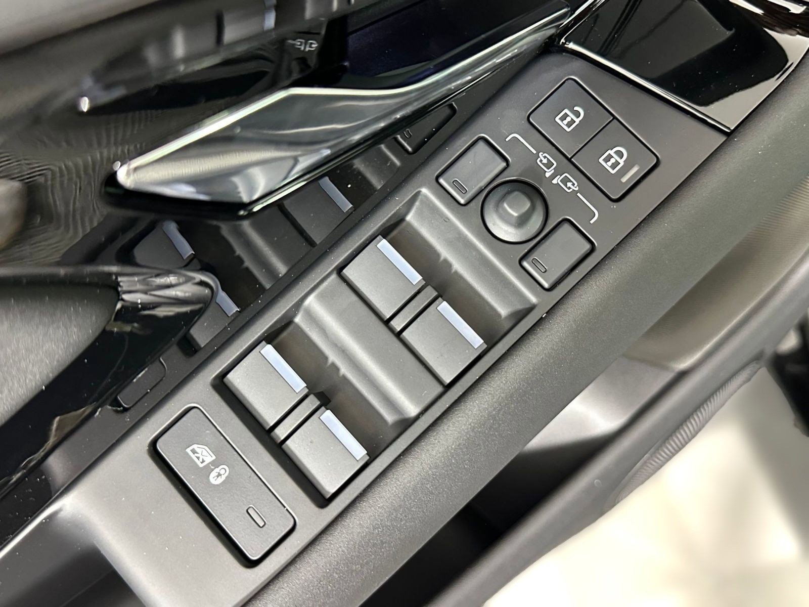 Used 2026 Land Rover Range Rover Evoque S image 22