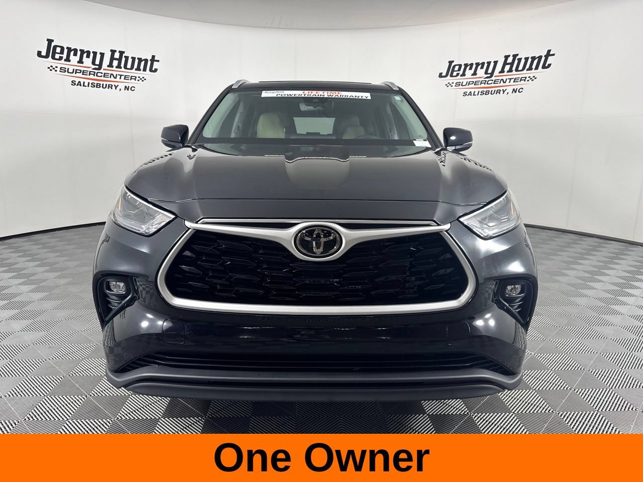 Used 2022 Toyota Highlander XLE FWD image 4