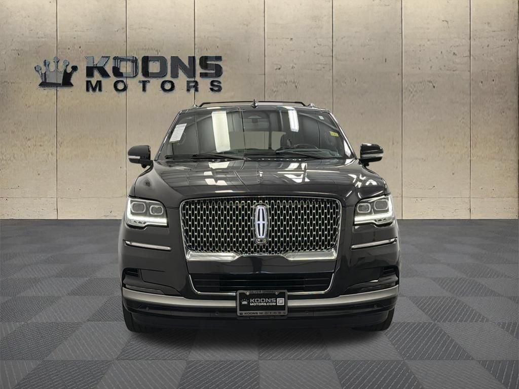 Used 2023 Lincoln Navigator Reserve AWD/4WD image 3