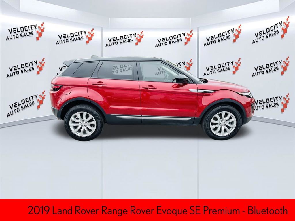 Used 2019 Land Rover Range Rover Evoque SE Premium image 2