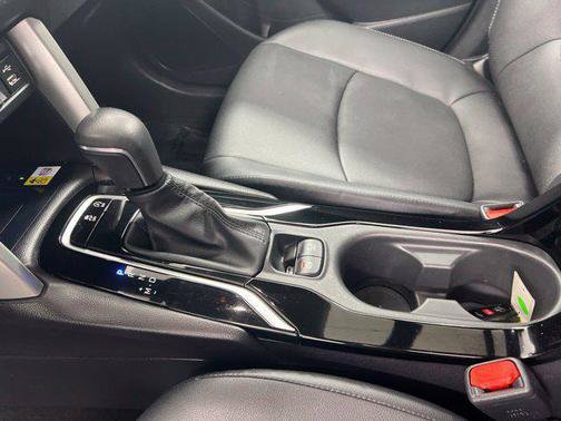 Used 2022 Toyota Corolla Cross XLE w/ Convenience Package AWD/4WD image 20