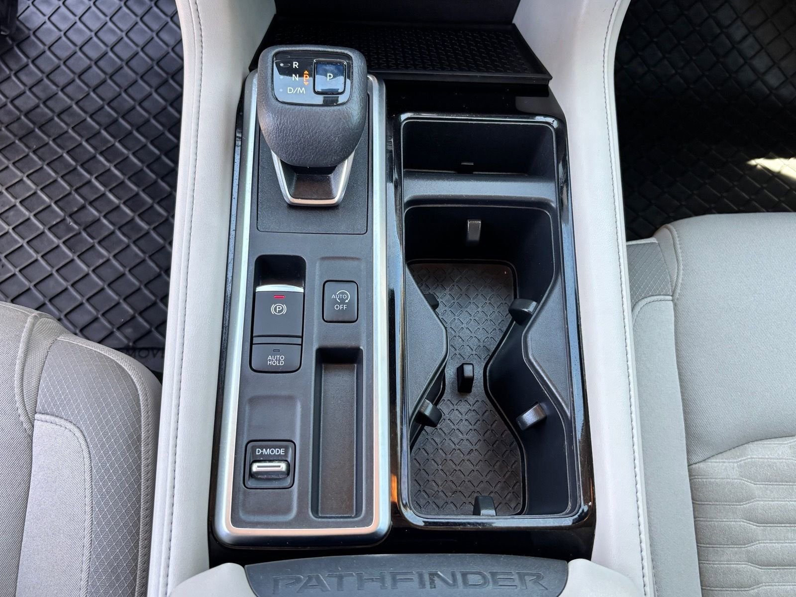 Used 2022 Nissan Pathfinder SV w/ SV Premium Package FWD image 27