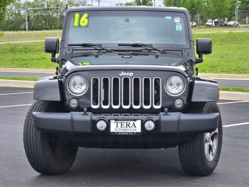 Used 2016 Jeep Wrangler Unlimited Sahara w/ Connectivity Group AWD/4WD image 3